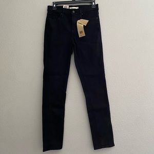 311 Shaping Skinny Black Levi’s